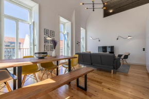 Glamorous 3BDR Apartment in City Center by LovelyStay